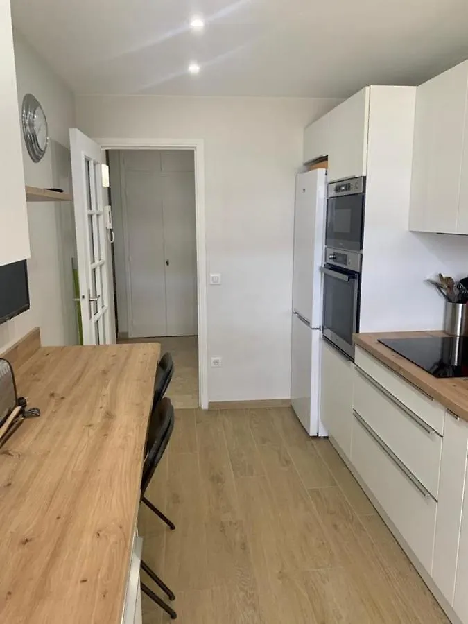 Holiday home Le Roxane 2 Bedroom Apartment In The City-Center Of Antibes France